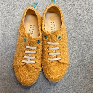 Vionic Women’s Pismo Beach Mustard Textured Sneakers Sz 9